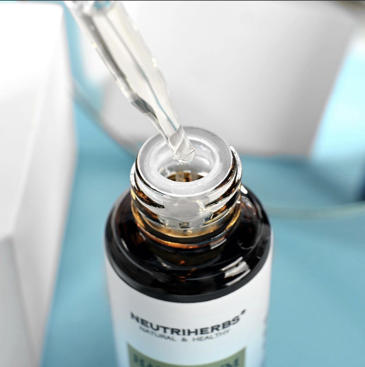 Natūralūs ekstraktai intensyviam plaukų serumui – augimo ir stiprinimo nauda