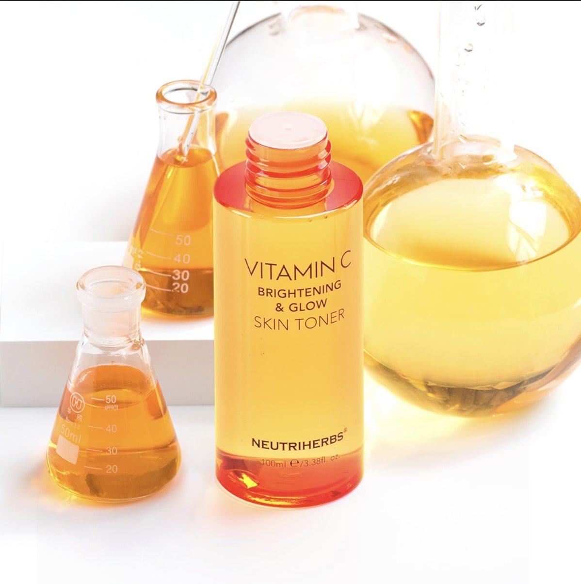 Drėkinantis veido tonikas su vitaminu C jautriai odai