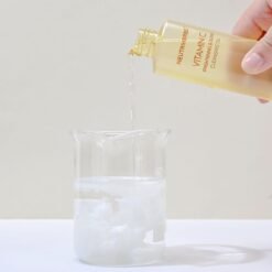 Atnaujinamasis veido valomasis aliejus su vitaminu C – tinka visiems odos tipams