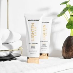 Veido prausiklis odos šviesinimui su vitaminu C ir augaliniais ekstraktais