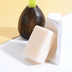 Odos šviesinamasis muilas su natūraliais aliejais