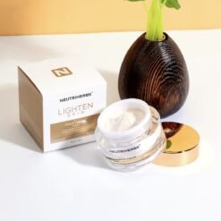 Šviesinantis veido kremas su vitaminu C, niacinamidu ir augaliniais ekstraktais