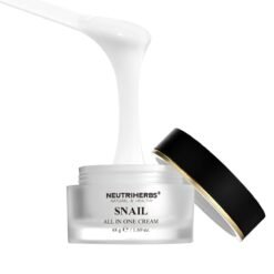 Lengvos tekstūros sraigių mucino kremas greitai įsigeria į odą